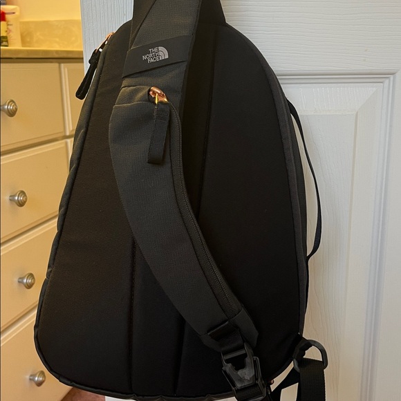 The North Face Isabella Sling Bag - Picture 2 of 5